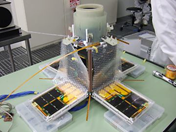 図1 超小型衛星PRISM (東京大学で開発)